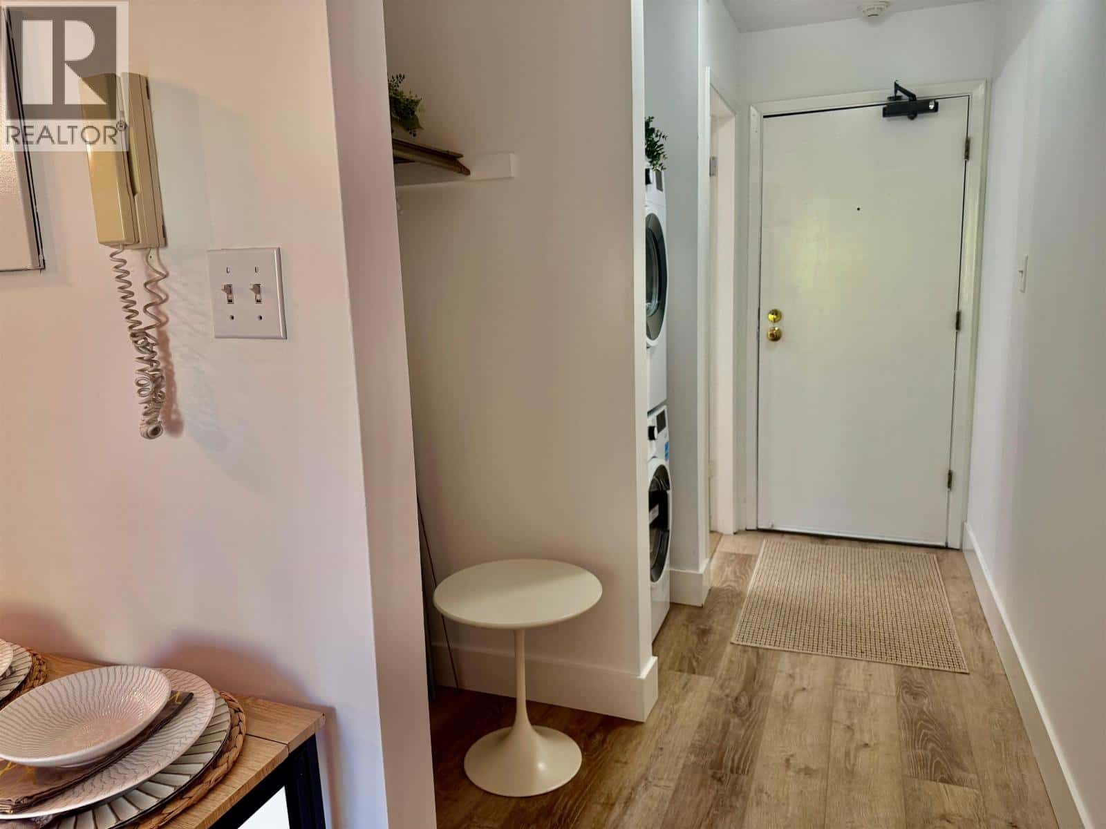 212 515 ELEVENTH STREET — New Westminster - Photo 4 of 27