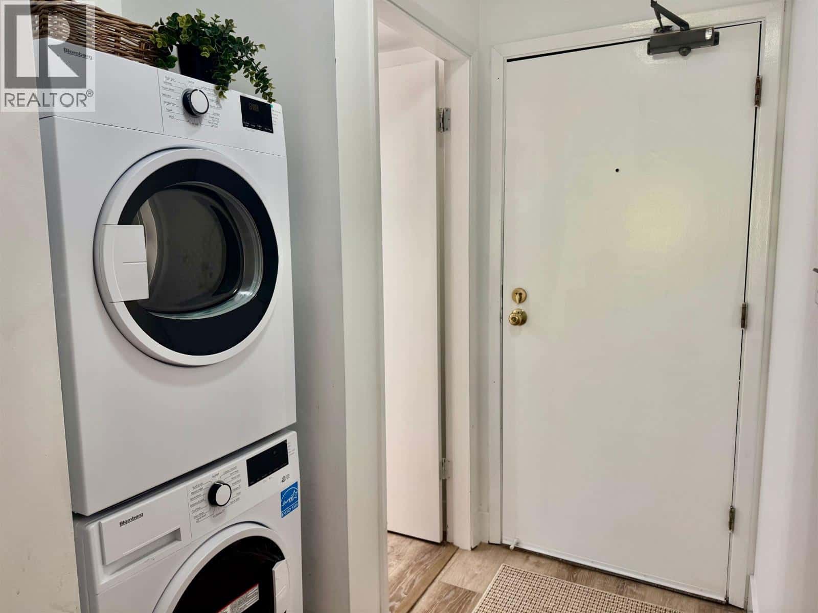 212 515 ELEVENTH STREET — New Westminster - Photo 3 of 27