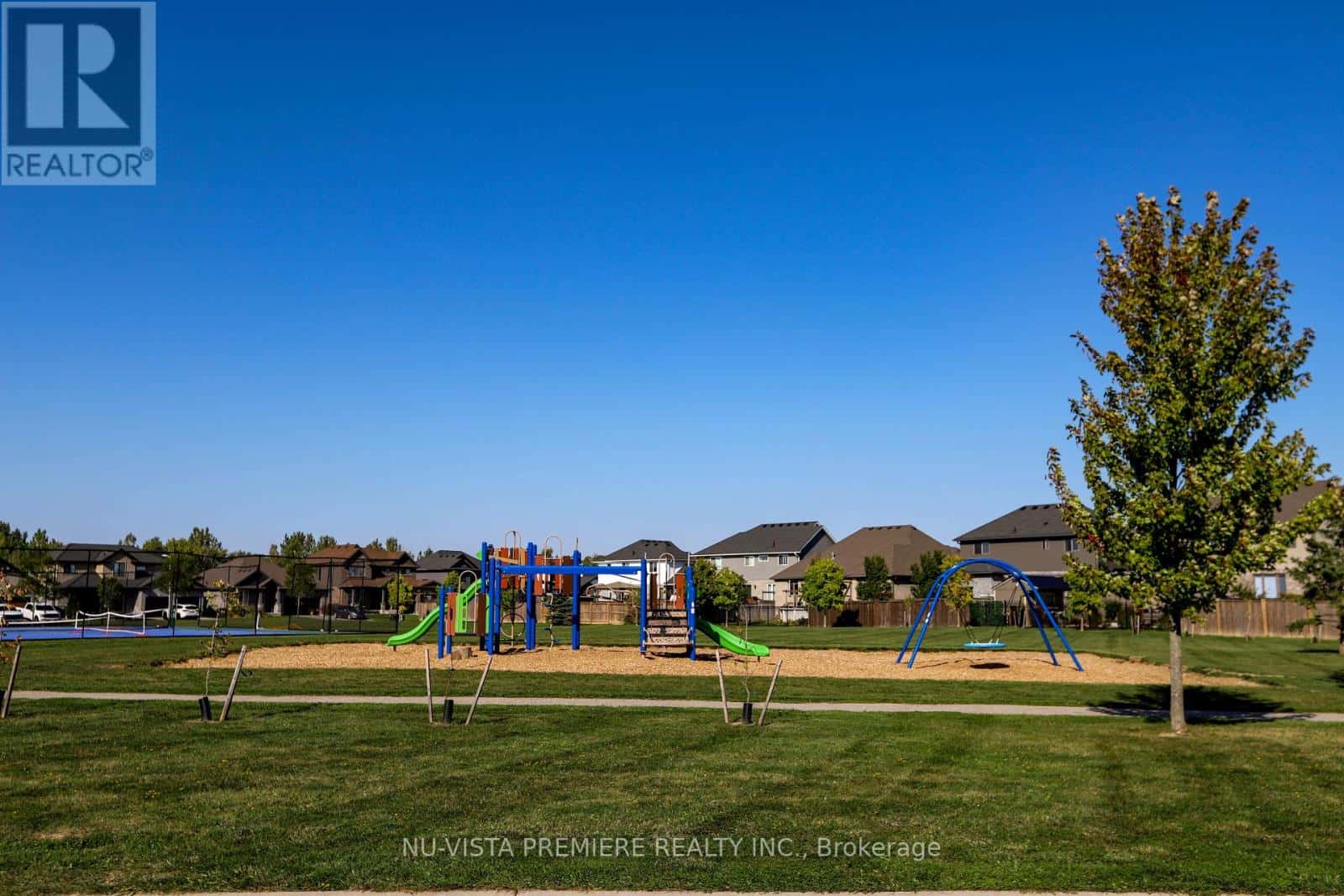 124 WATTS DRIVE — Lucan Biddulph (Lucan) - Photo 4 of 6