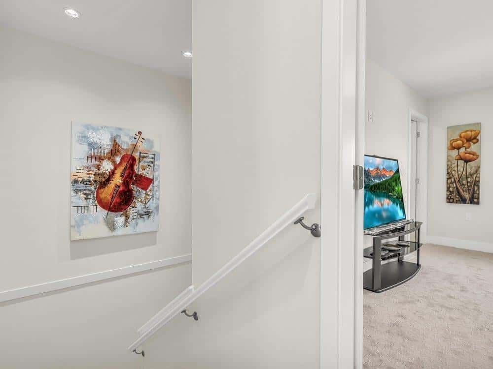 25 15633 MOUNTAIN VIEW DRIVE — Surrey - Photo 2 of 32