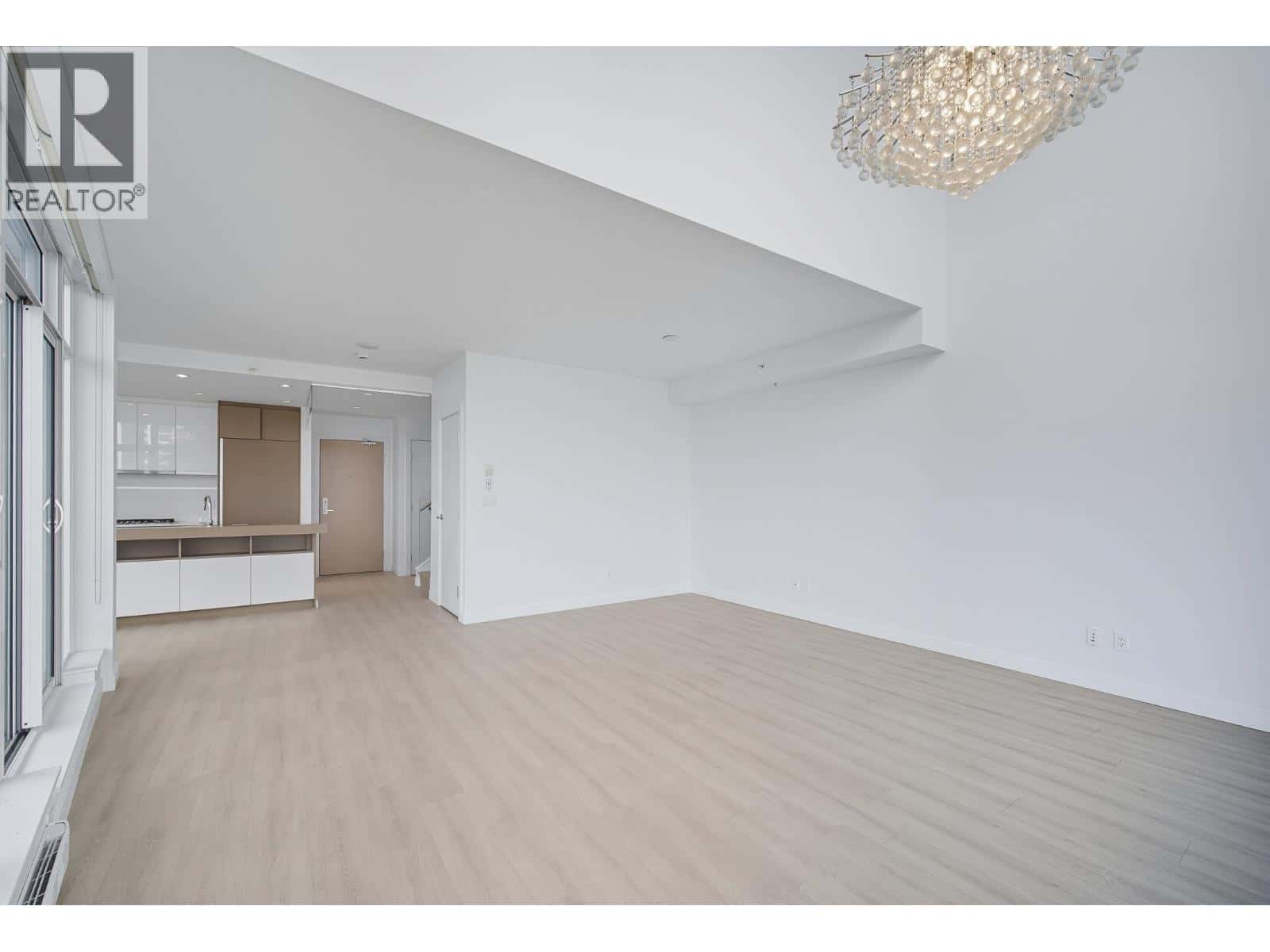 2603 4688 KINGSWAY — Burnaby - Photo 4 of 40