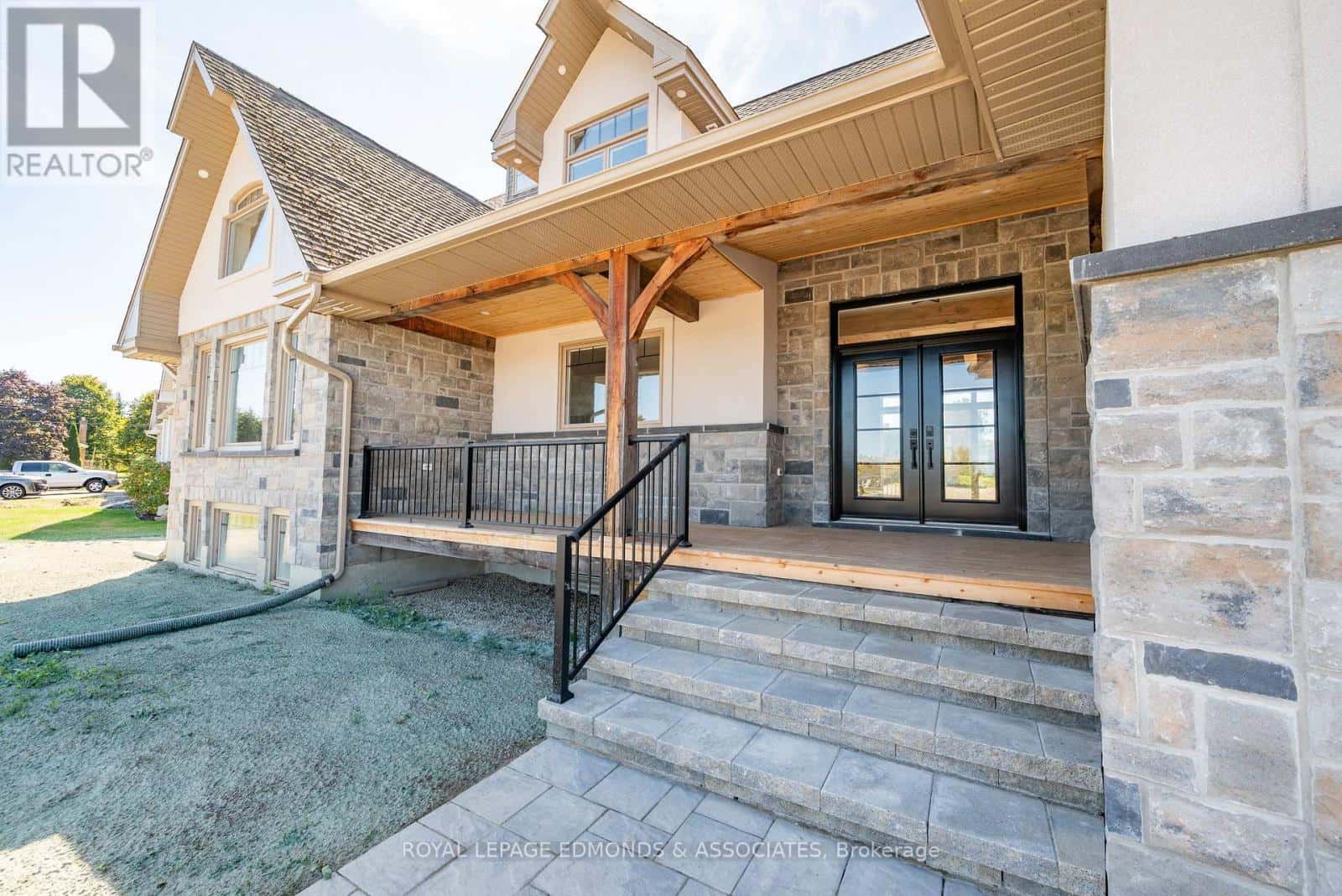 14 FAIRWAY DRIVE N — Petawawa, Ontario - Photo 4 of 50