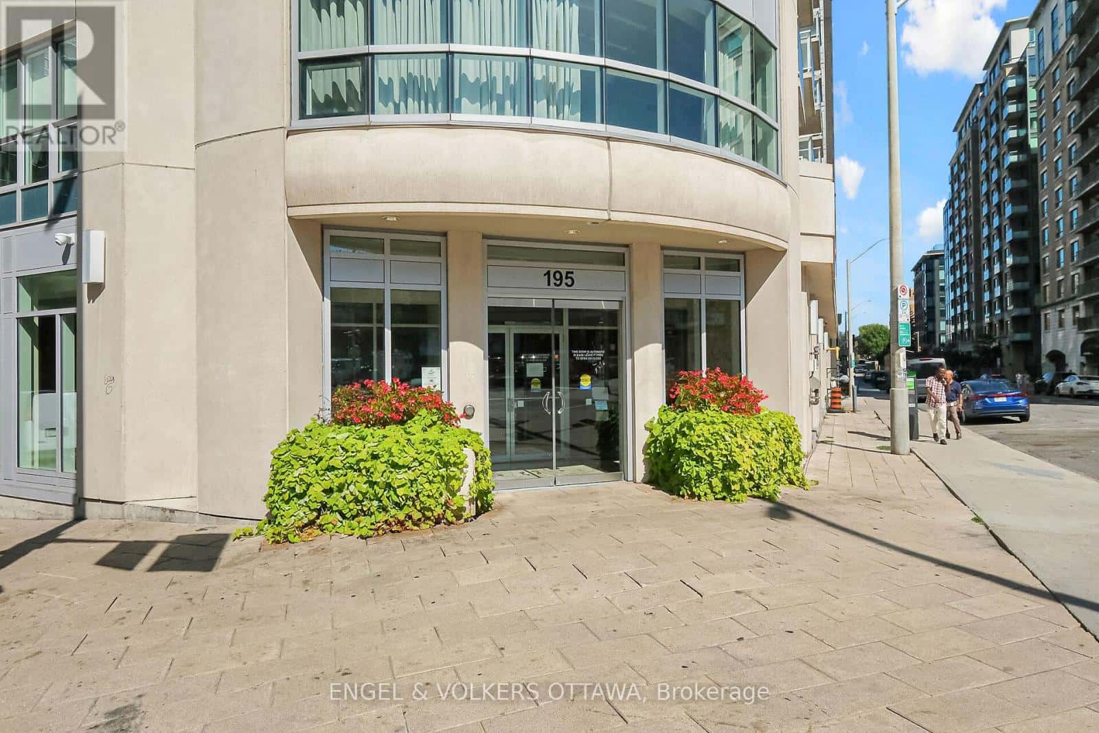 707 - 195 BESSERER STREET — Ottawa - Photo 2 of 46