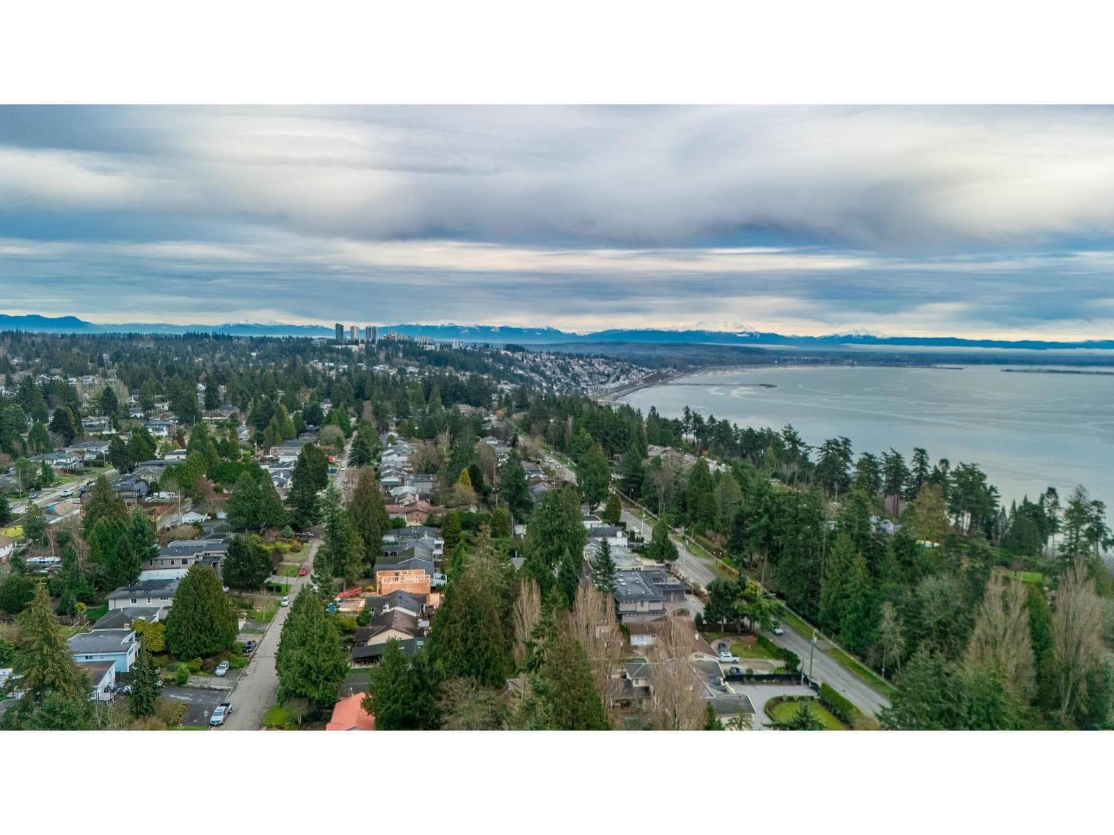 13600 BLACKBURN AVENUE — White Rock - Main photo