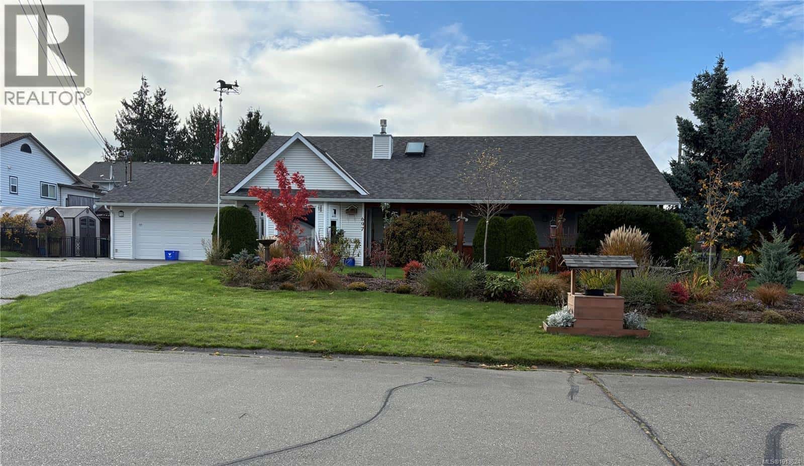 697 Woodburn St — Parksville - Photo 4 of 34