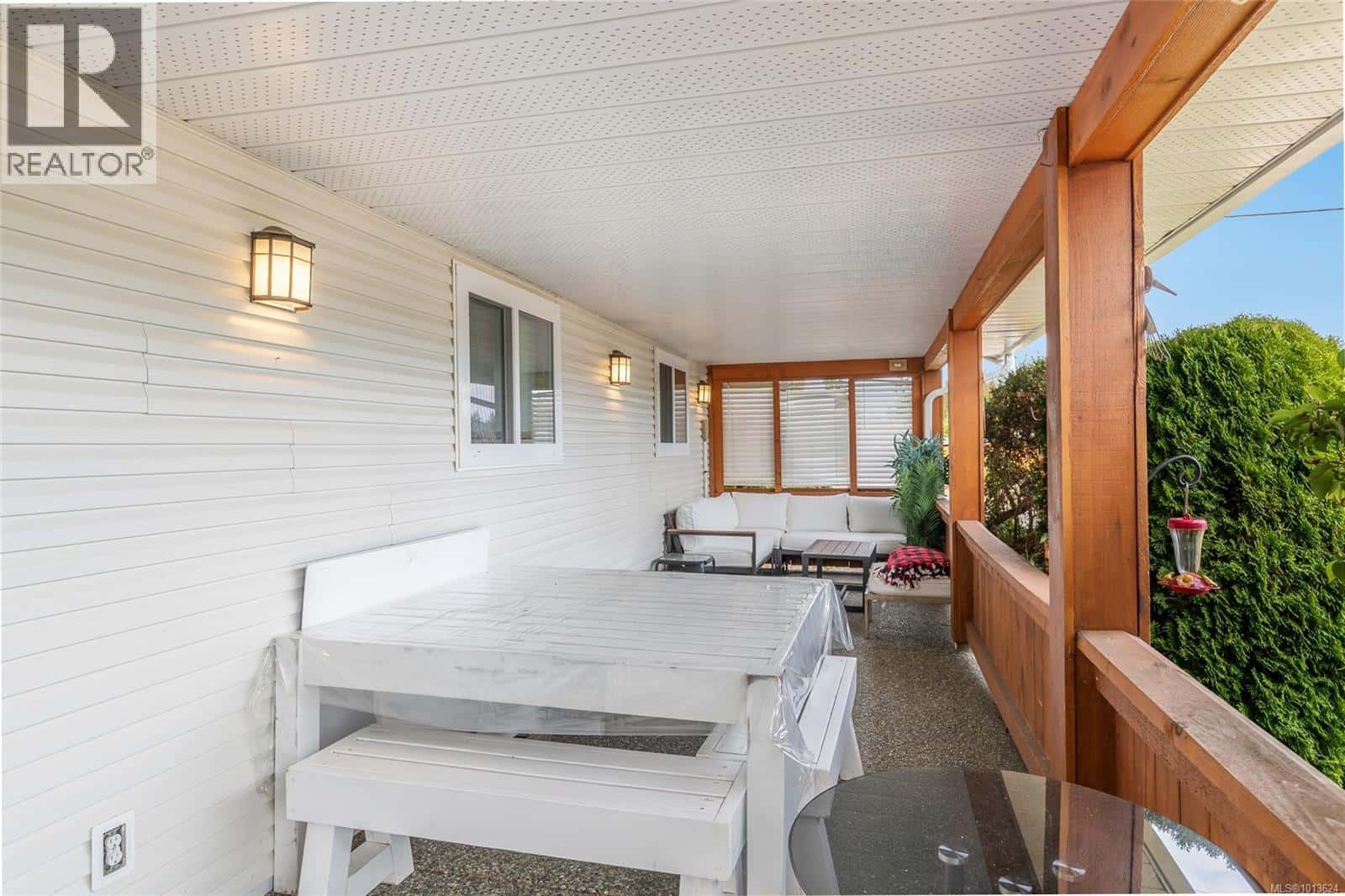 697 Woodburn St — Parksville - Photo 5 of 34