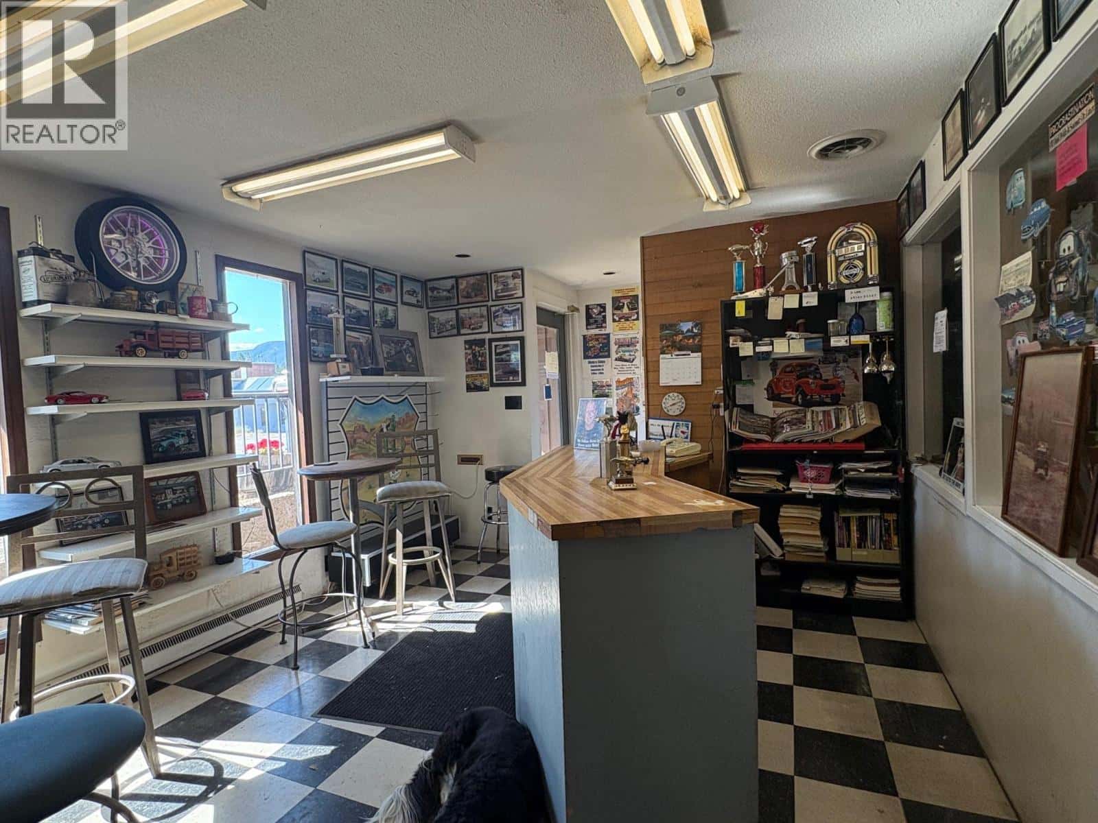 737 Okanagan Avenue — Penticton - Photo 4 of 18