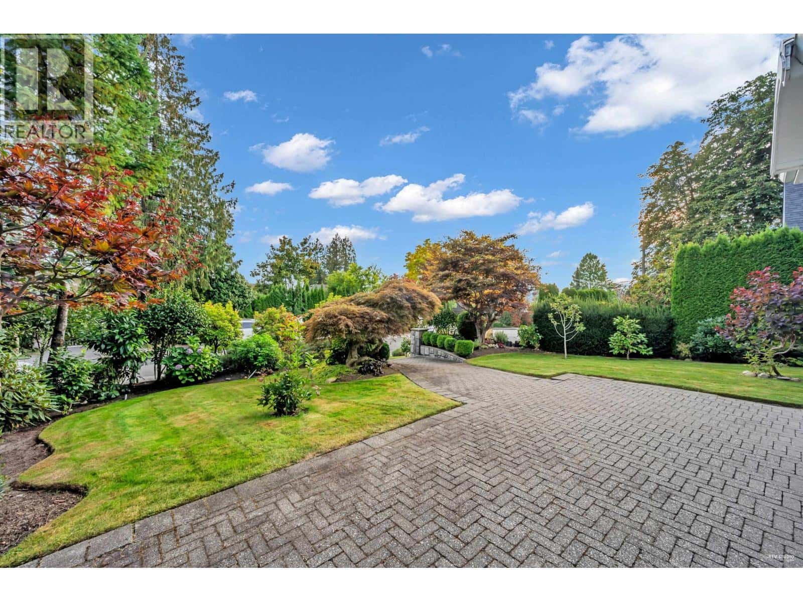 1287 GORDON AVENUE — West Vancouver - Photo 3 of 38