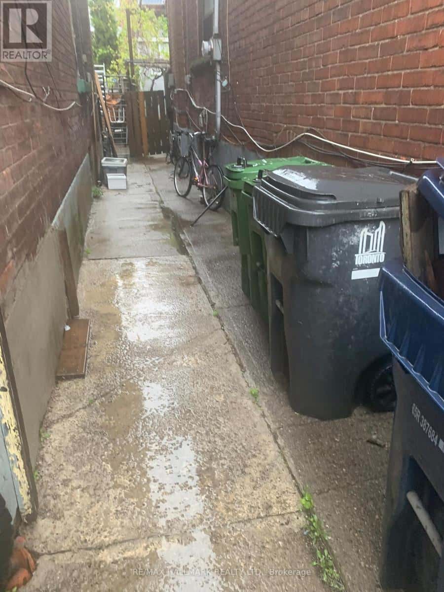 295 OLD WESTON ROAD — Toronto (Weston-Pellam Park) - Photo 2 of 31