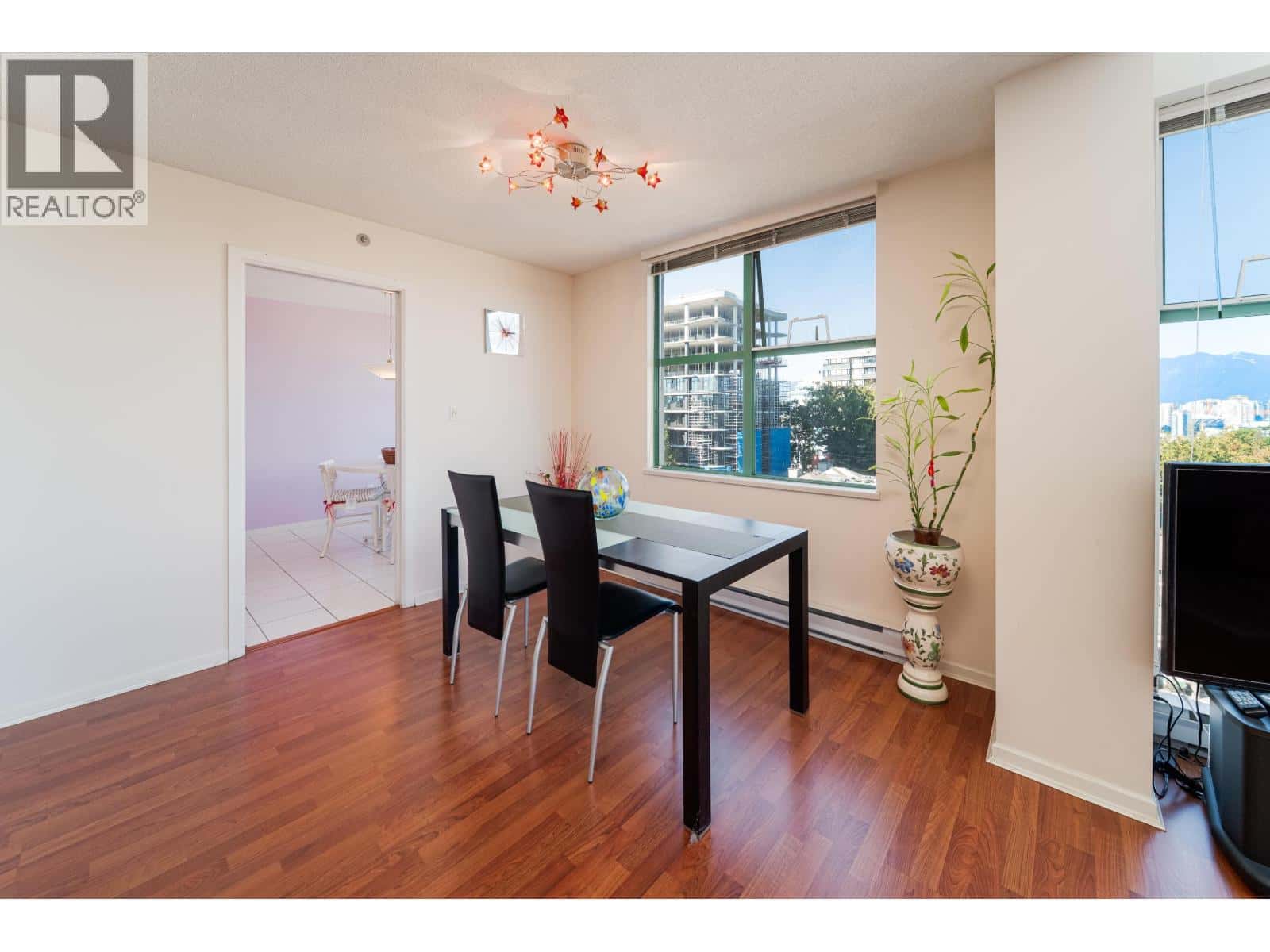 804 518 W 14TH AVENUE — Vancouver - Photo 4 of 40