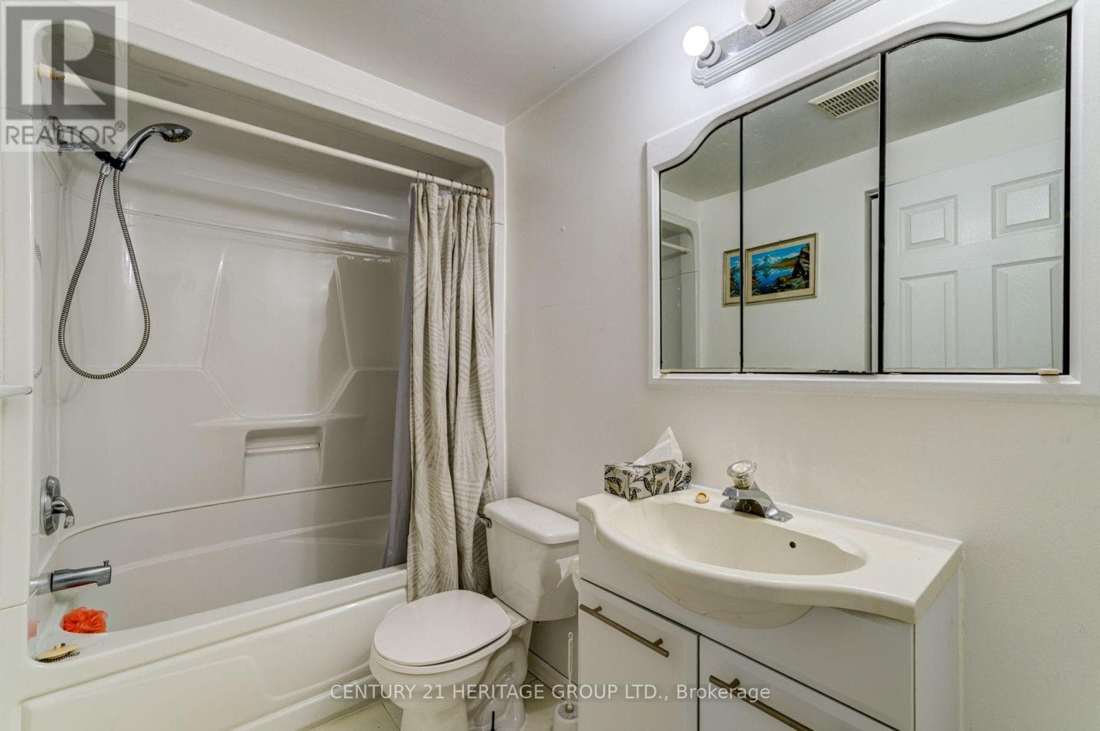 , Essa, — Essa - Main photo