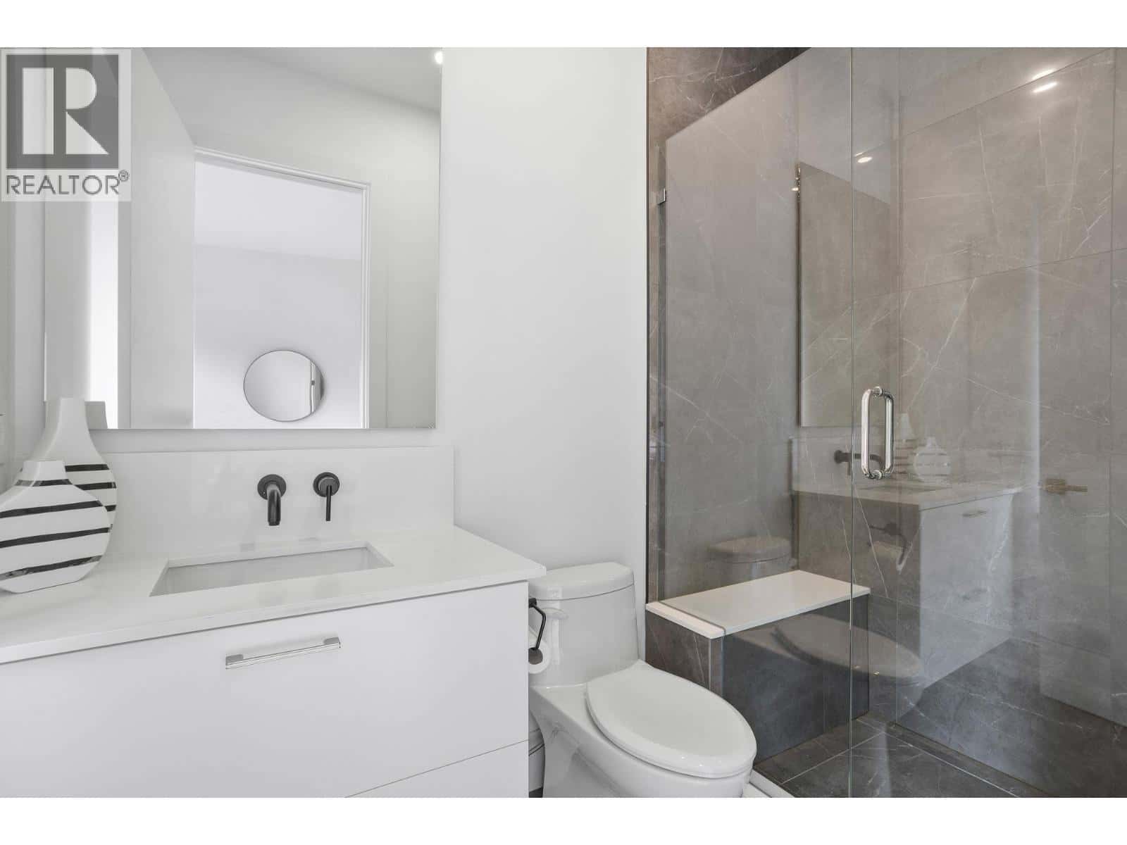 , North Vancouver, — North Vancouver - Photo 3 of 37