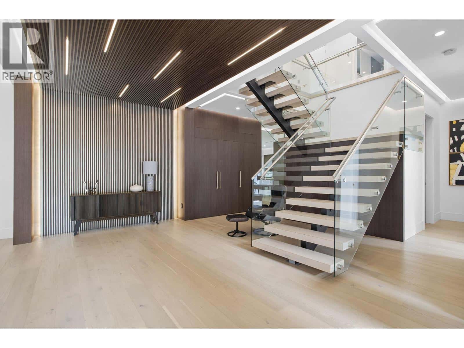 , North Vancouver, — North Vancouver - Photo 2 of 37