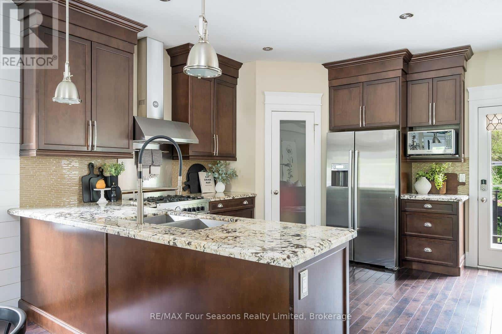 , Collingwood, Ontario — Collingwood, Ontario - Photo 2 of 46