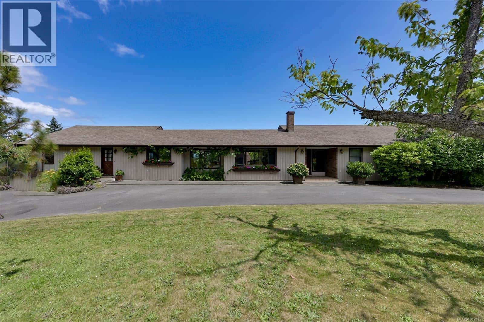 , Saanich, British Columbia — Saanich, British Columbia - Photo 3 of 79