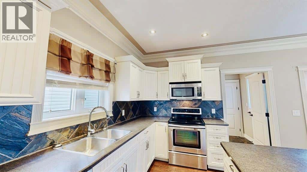 149 Juniper Street — Fort McMurray, Alberta - Photo 3 of 21