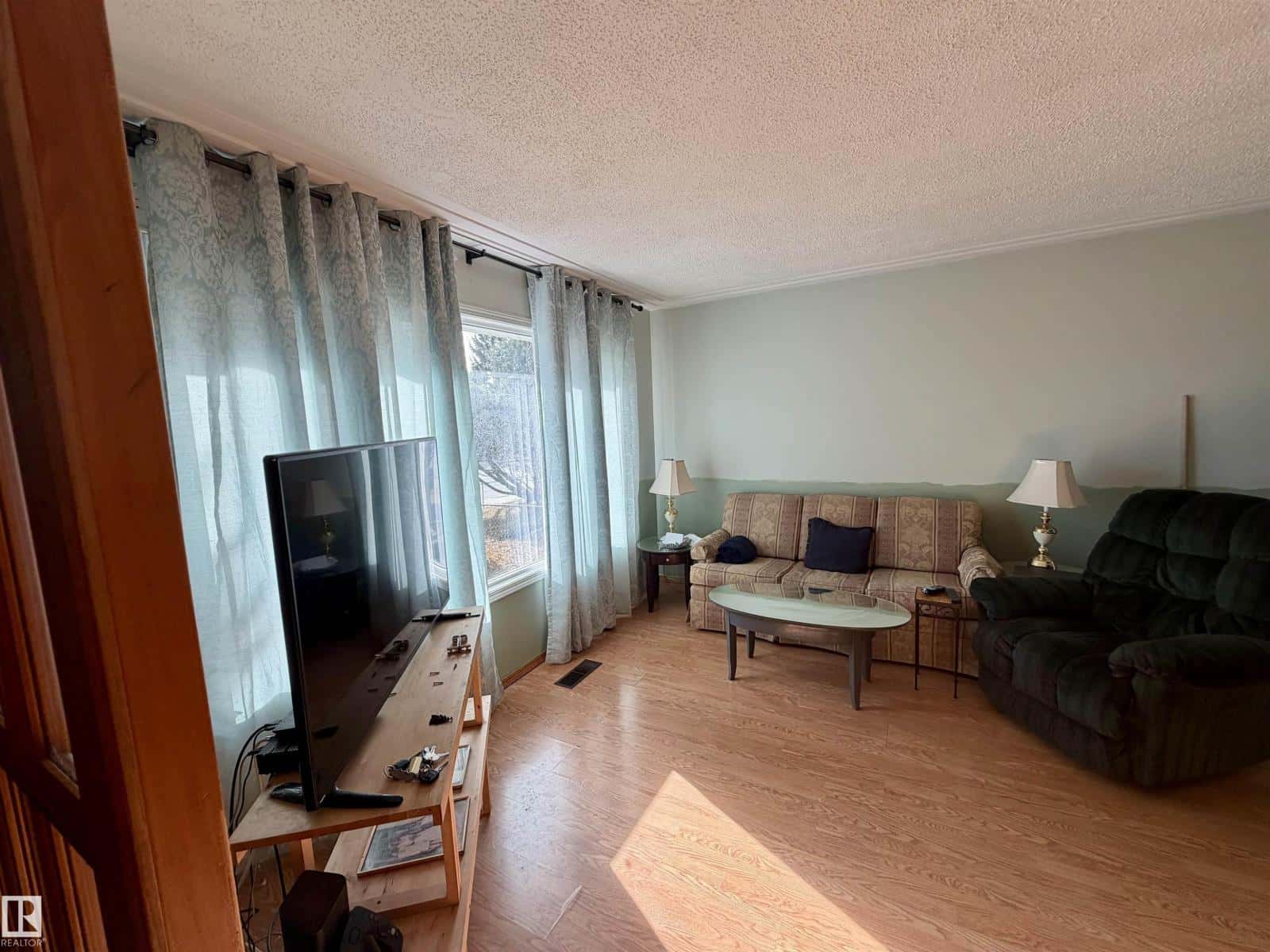 , Edmonton, — Edmonton - Photo 3 of 3