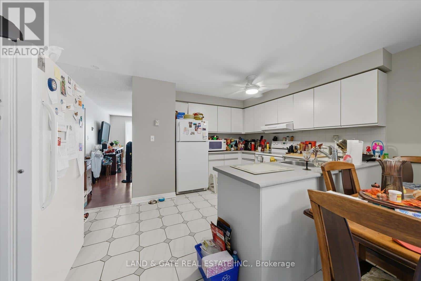 , Oshawa (Vanier), Ontario — Oshawa (Vanier), Ontario - Photo 2 of 48