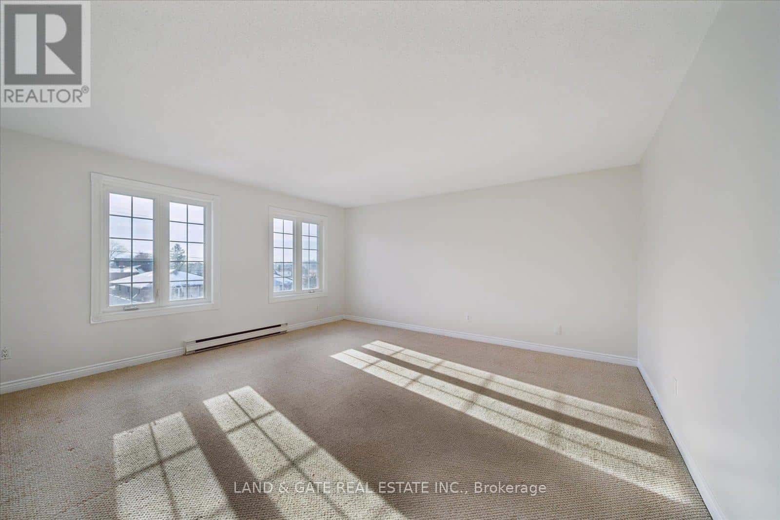 , Oshawa (Vanier), Ontario — Oshawa (Vanier), Ontario - Photo 3 of 48