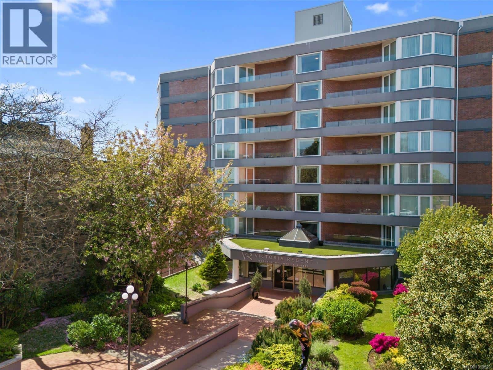 , Victoria, — Victoria - Photo 2 of 45