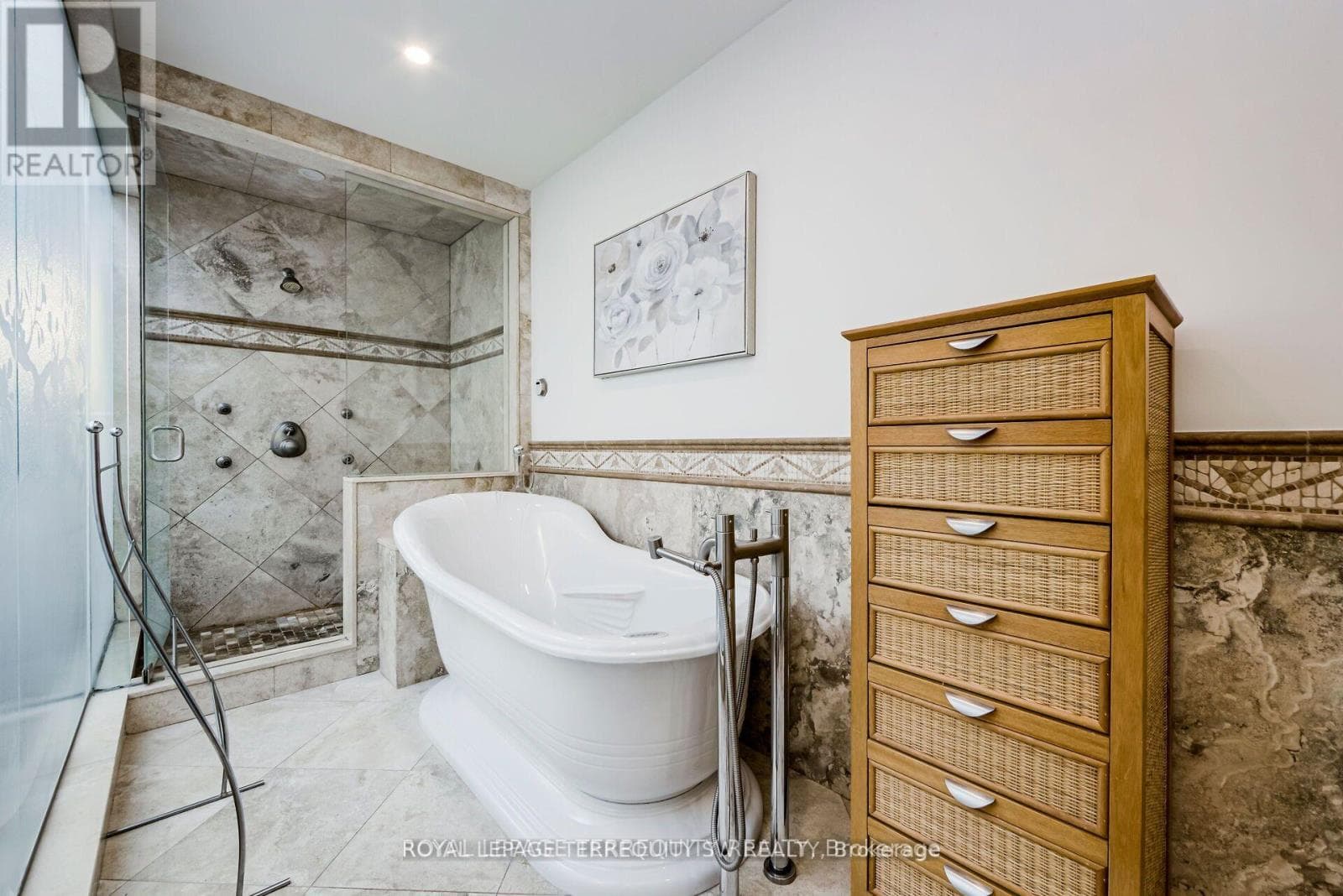 , Toronto (University), — Toronto (University) - Main photo