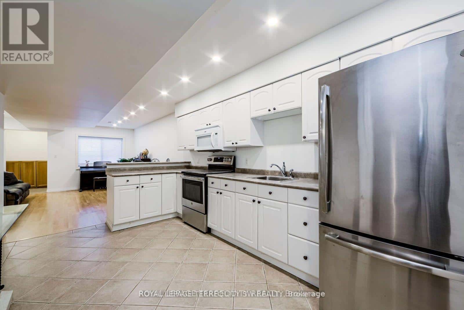 , Toronto (University), — Toronto (University) - Photo 3 of 46