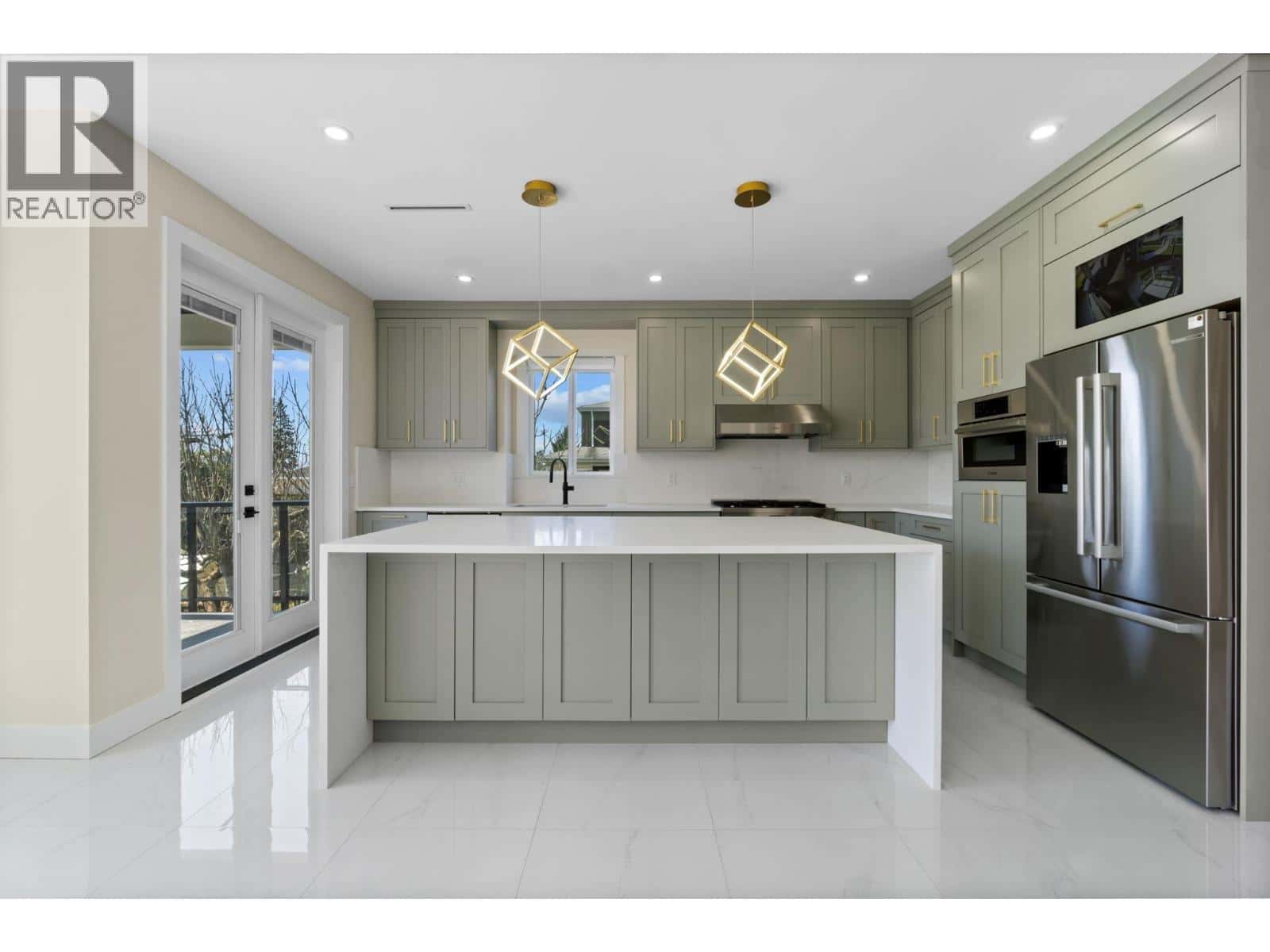 , Burnaby, — Burnaby - Photo 2 of 11