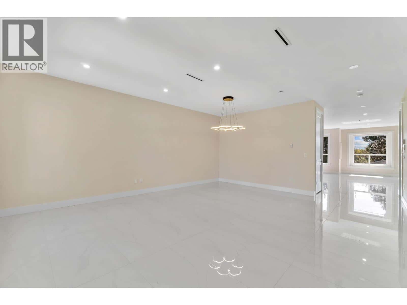 , Burnaby, — Burnaby - Photo 4 of 11