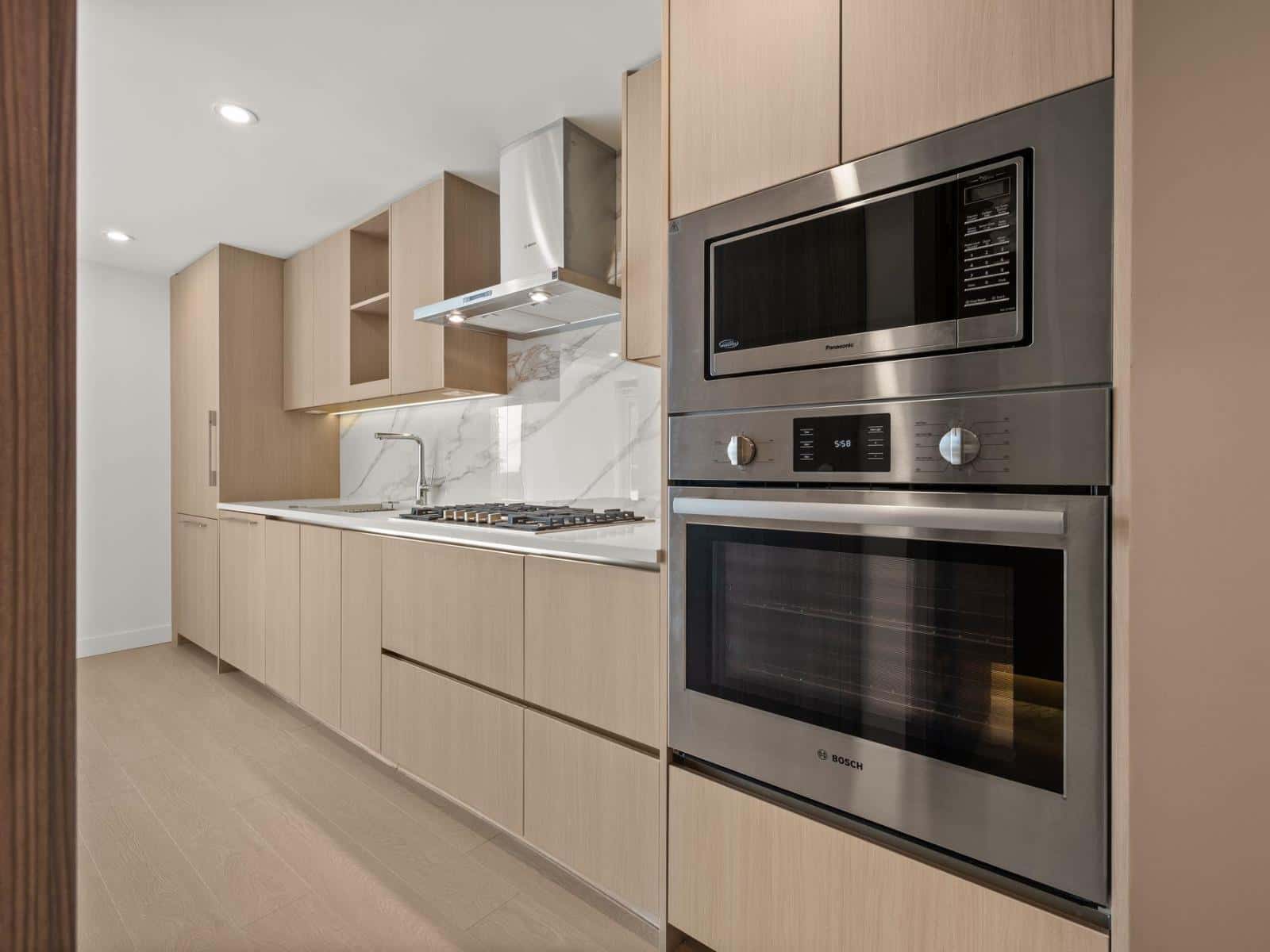 , Surrey, British Columbia — Surrey, British Columbia - Photo 3 of 28