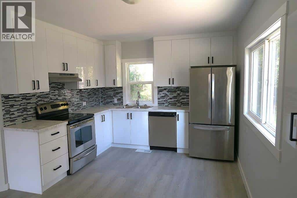 207 Centre Street — Lomond - Photo 4 of 22