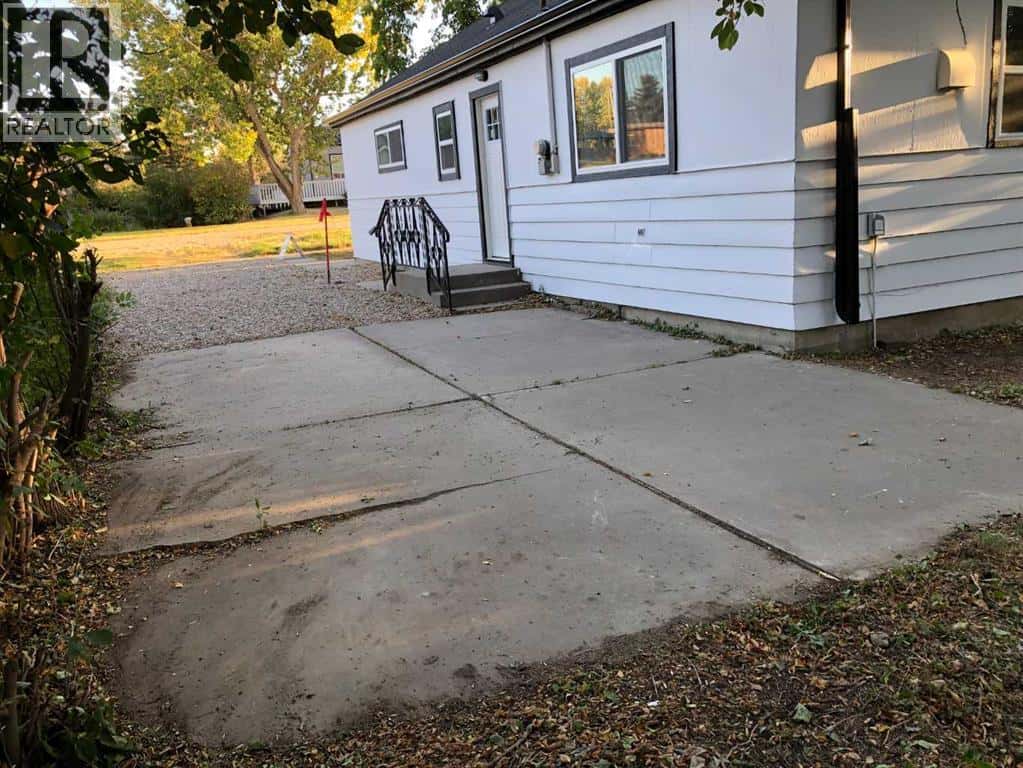 207 Centre Street — Lomond - Photo 3 of 22