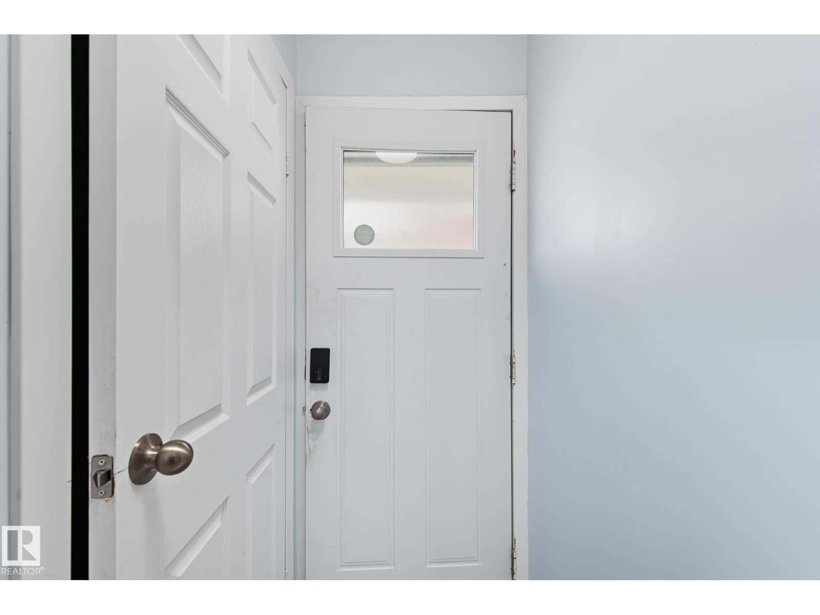 , Edmonton, — Edmonton - Photo 3 of 31