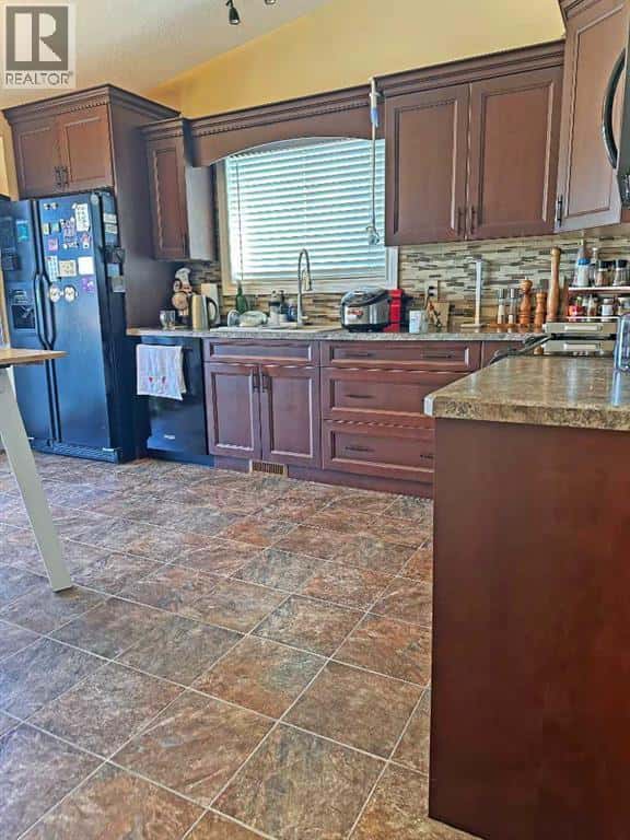 , Lloydminster, — Lloydminster - Photo 5 of 29