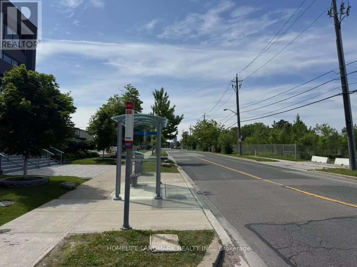 , Toronto (St. Andrew-Windfields), Ontario — Toronto (St. Andrew-Windfields), Ontario - Photo 2 of 14