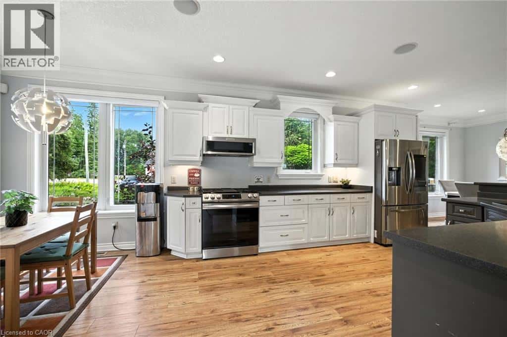 , Woodstock, — Woodstock - Photo 4 of 33