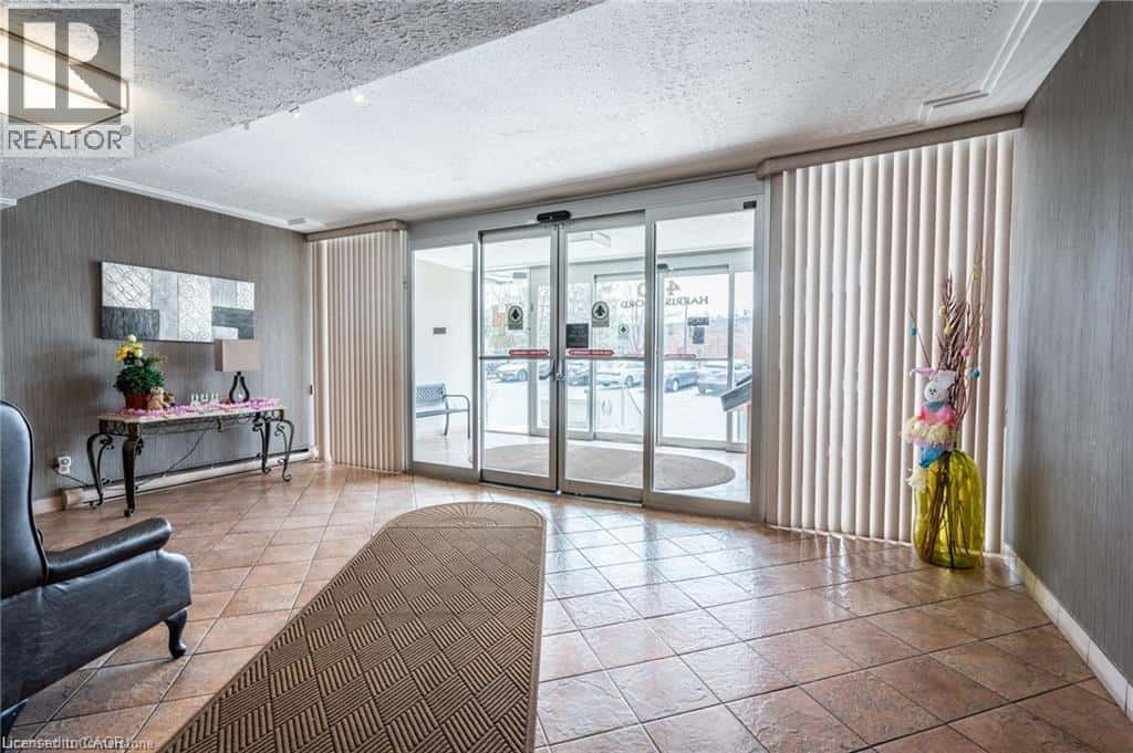 40 HARRISFORD Street Unit# 402 — Hamilton - Photo 4 of 34