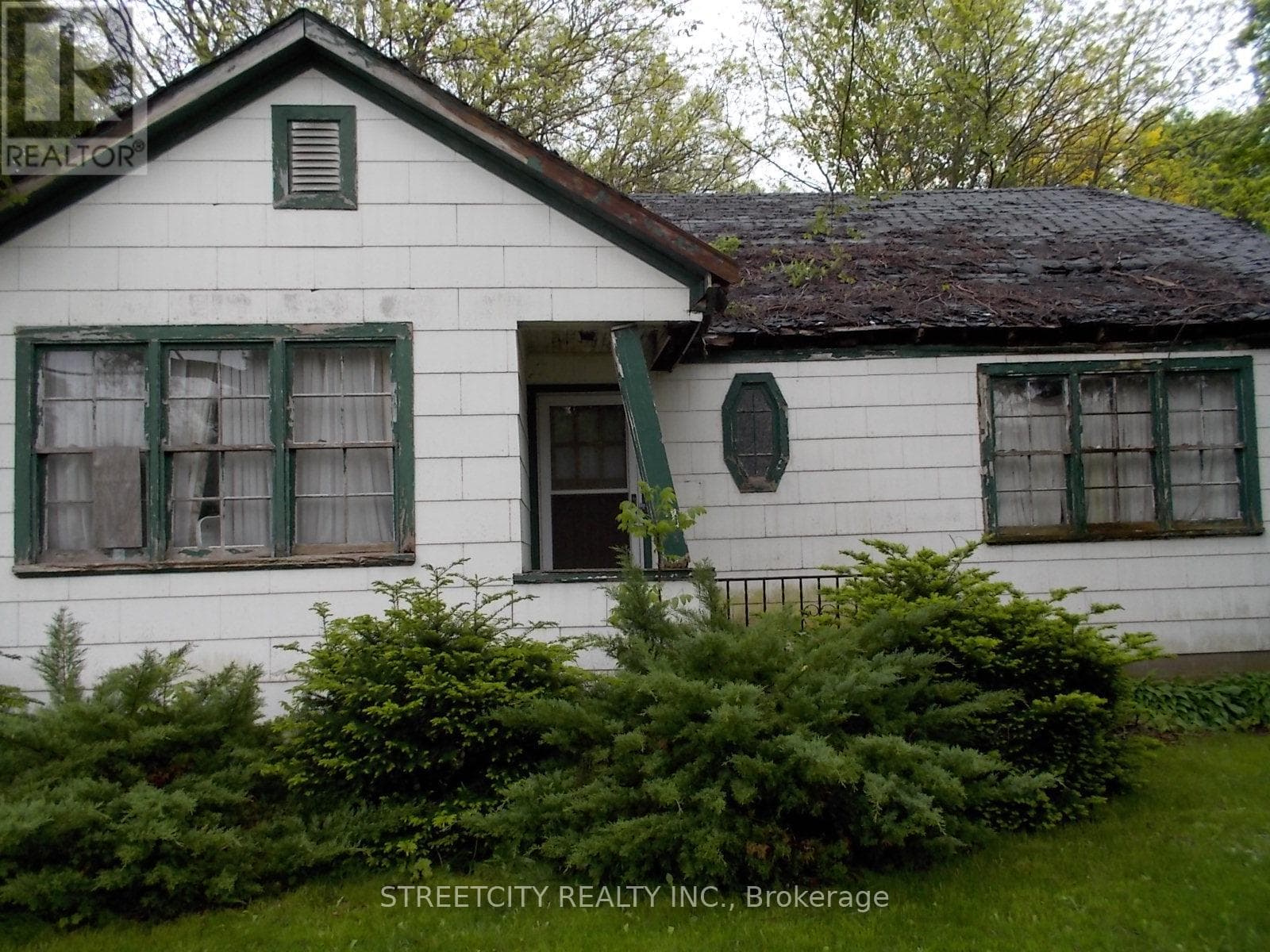 384 METCALFE STREET E — Strathroy-Caradoc (SE) - Main photo