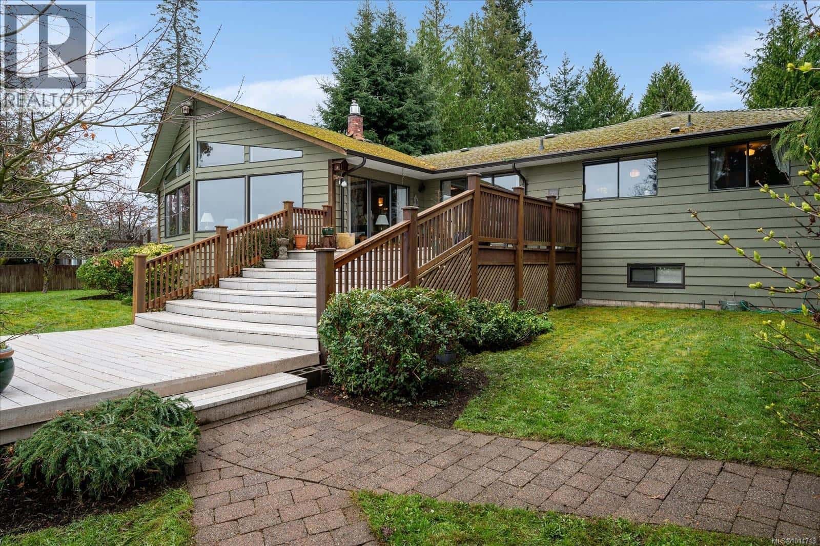 , Parksville, British Columbia — Parksville, British Columbia - Photo 4 of 141