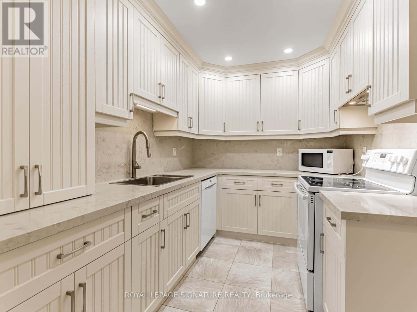 413 - 121 LING ROAD — Toronto (West Hill) - Photo 2 of 35