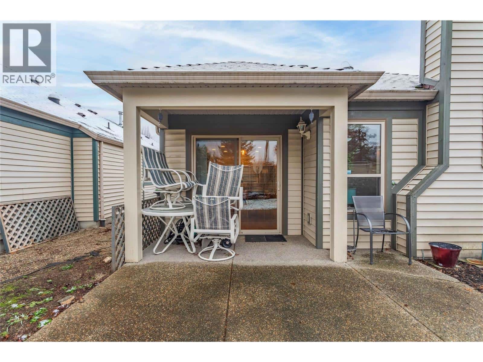 , Kelowna, — Kelowna - Photo 3 of 41