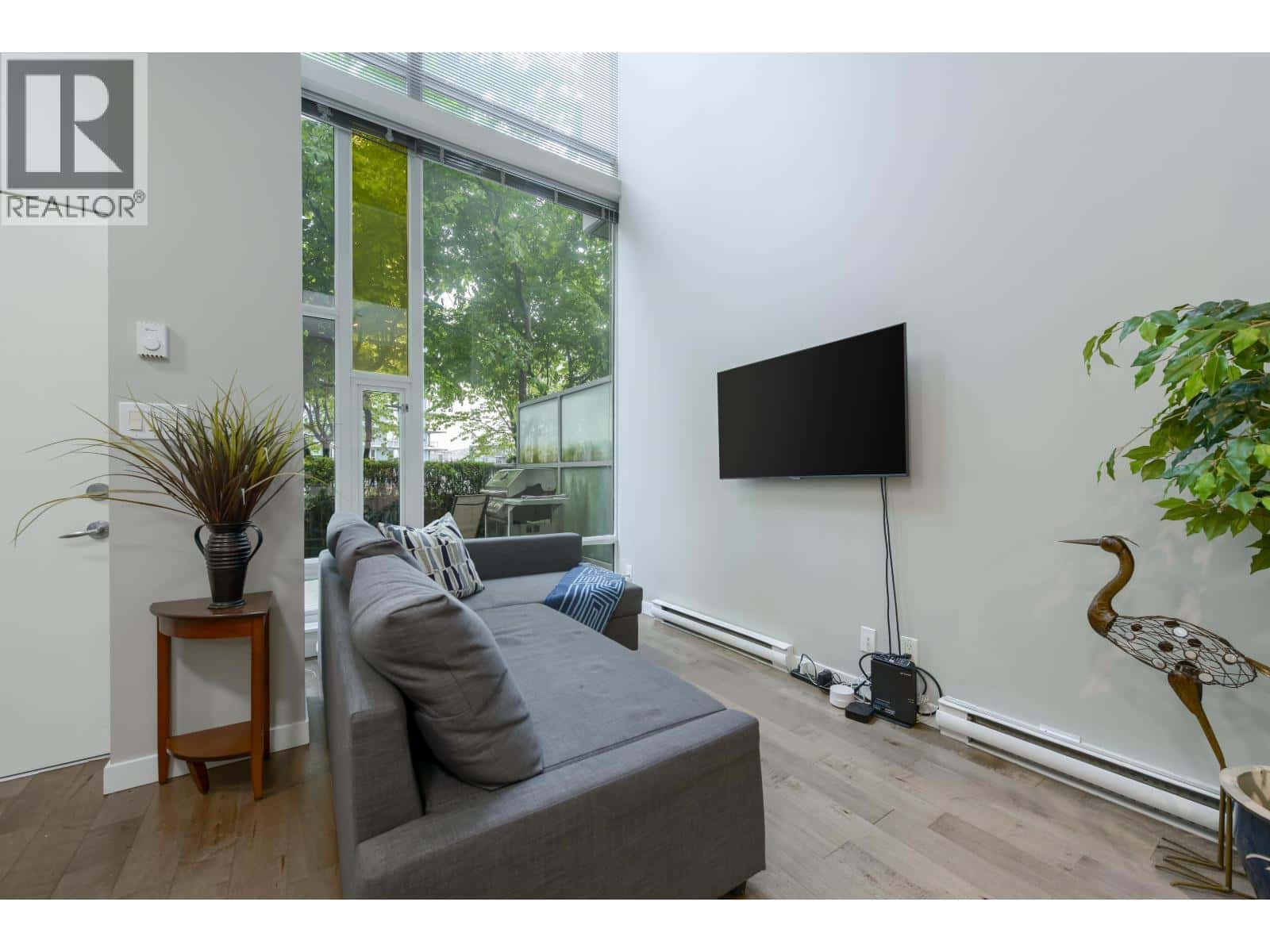 , Vancouver, — Vancouver - Photo 3 of 25