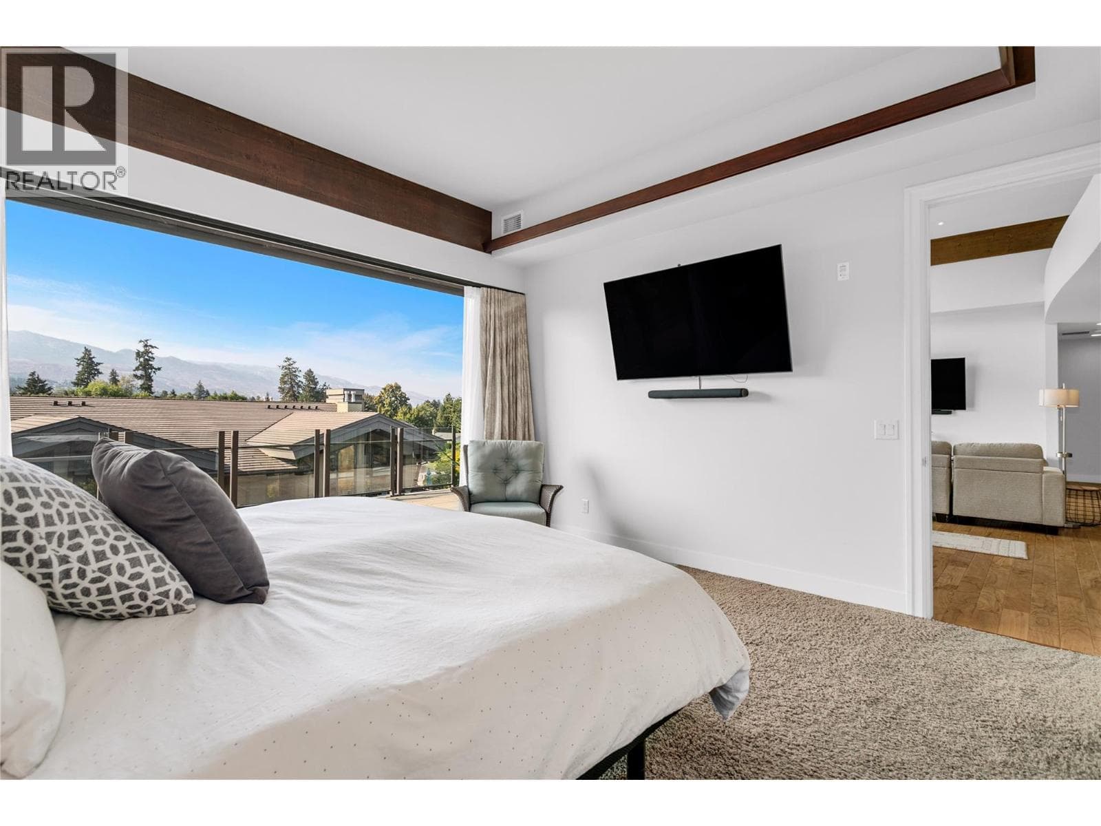 , Kelowna, — Kelowna - Main photo