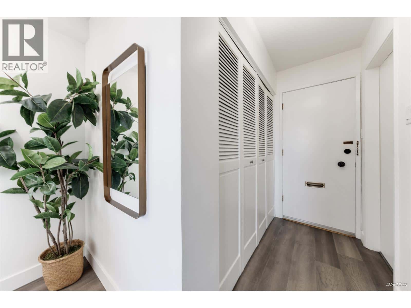 , Vancouver, — Vancouver - Photo 3 of 36