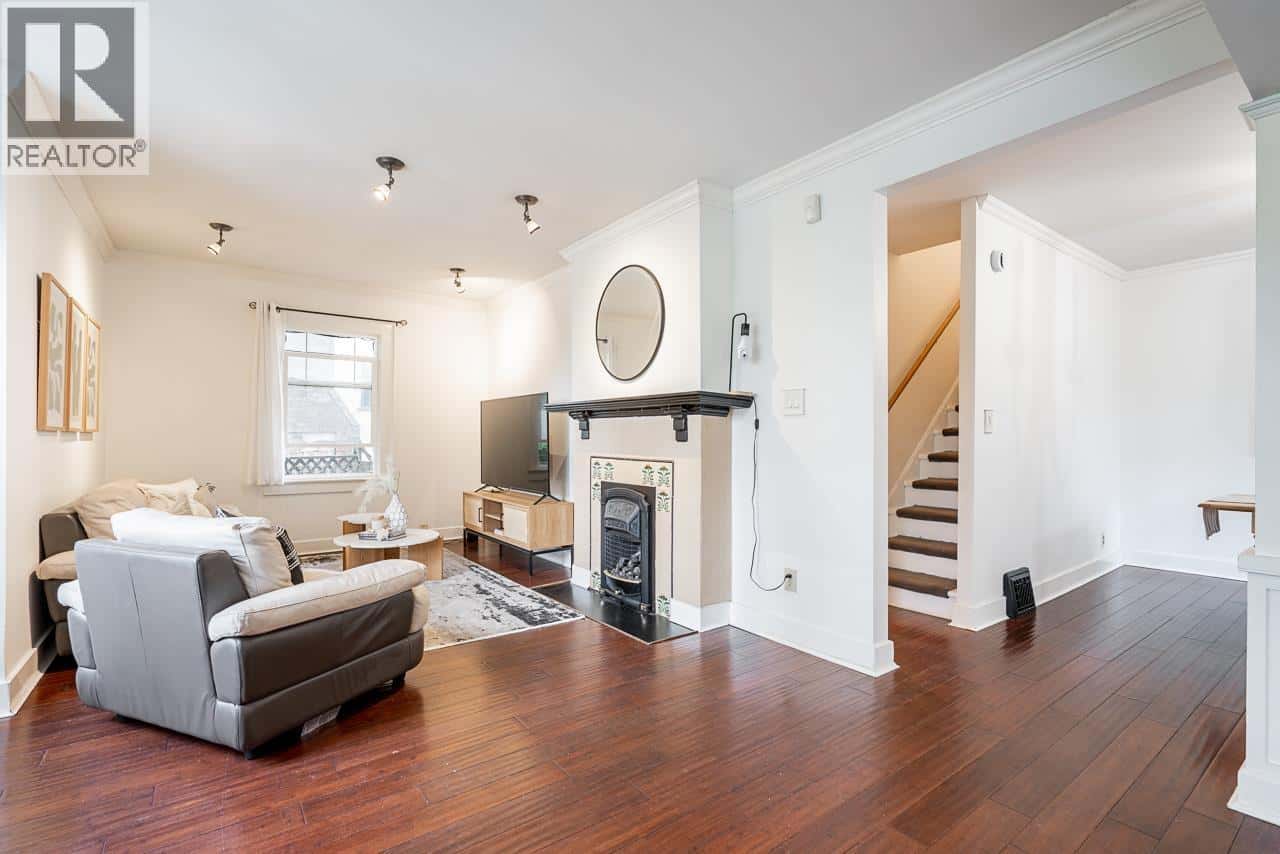 202 SEVENTH STREET — New Westminster - Photo 5 of 21