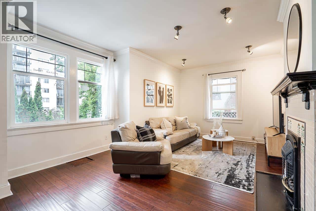 202 SEVENTH STREET — New Westminster - Photo 4 of 21