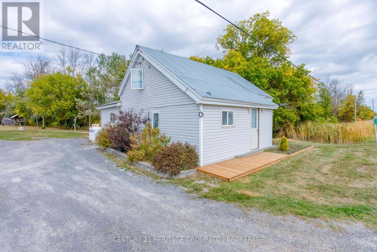 , Loyalist (Lennox and Addington - South), — Loyalist (Lennox and Addington - South) - Photo 2 of 50