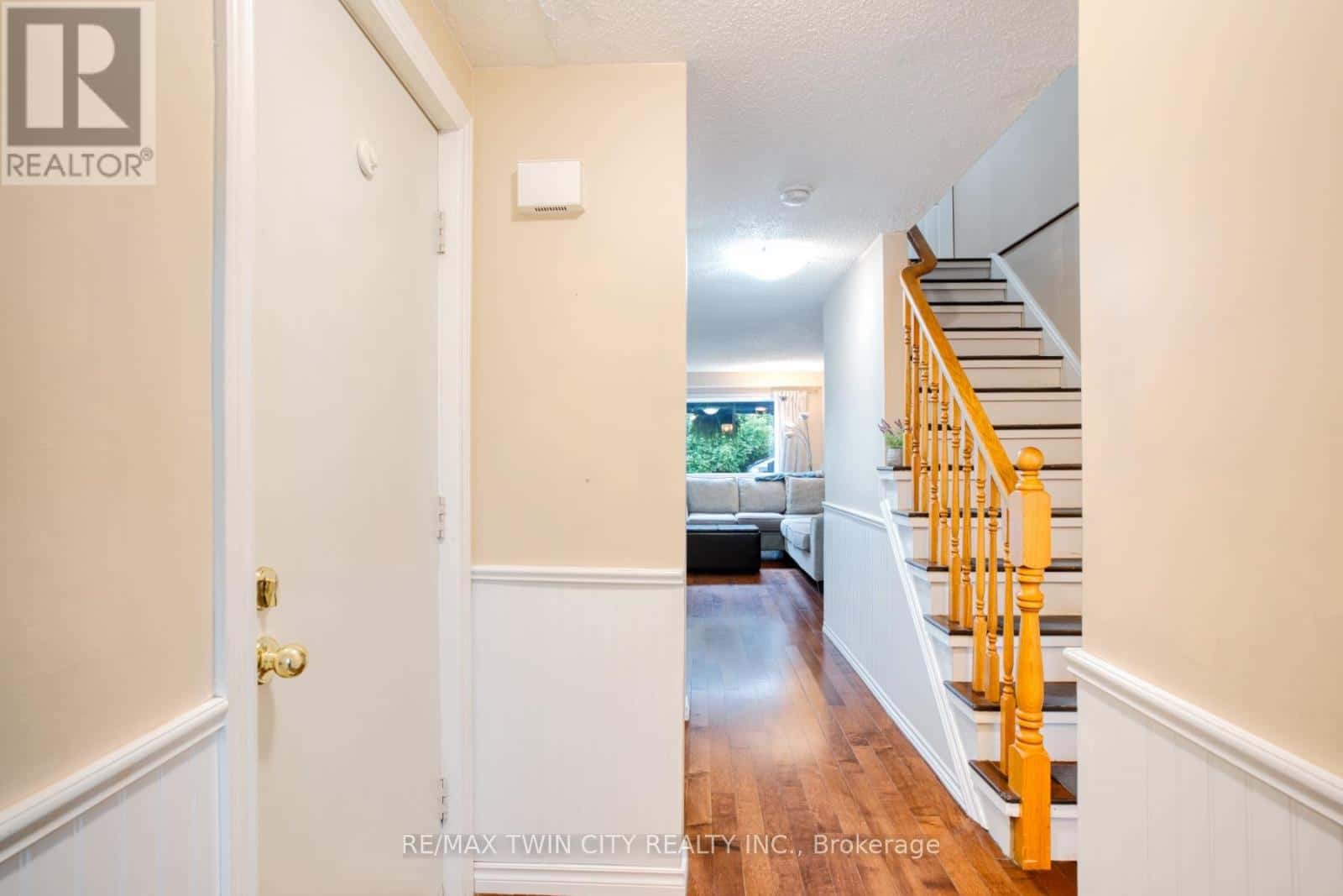 , Kitchener, — Kitchener - Photo 3 of 41