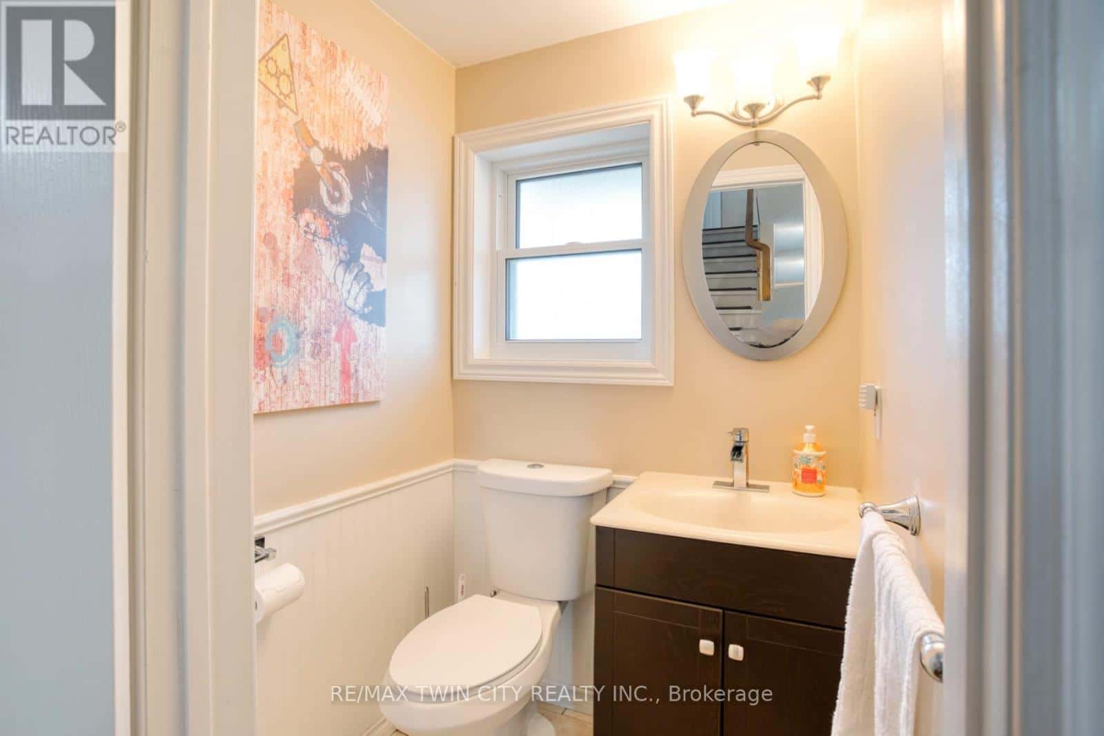 , Kitchener, — Kitchener - Photo 5 of 41