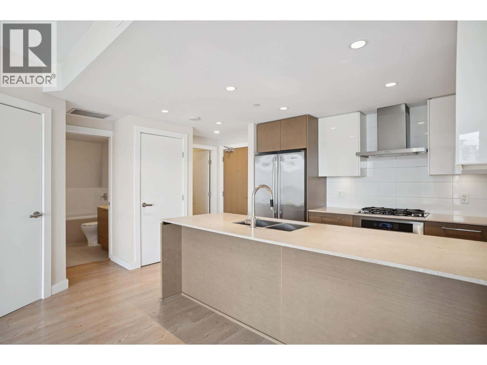 , Vancouver, — Vancouver - Photo 4 of 34