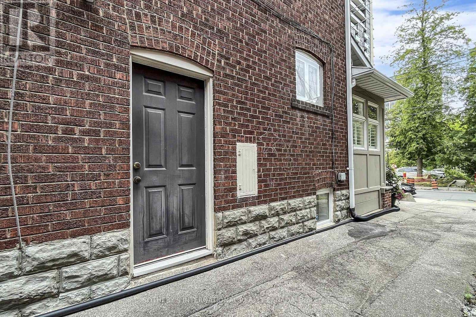 , Toronto (Yonge-Eglinton), Ontario — Toronto (Yonge-Eglinton), Ontario - Photo 3 of 24